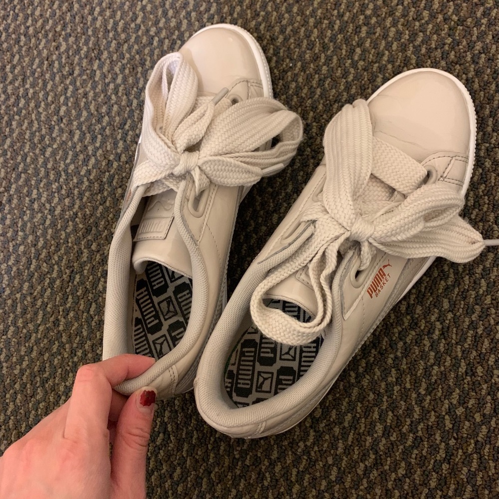 Beige puma sneakers size 8 - Picture 2 of 5